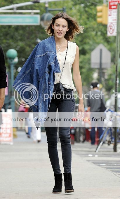 Amys Style Icon Alexa Chung Looking Casually Cool Amys Style Icon Alexa Chung Looking Casually Cool