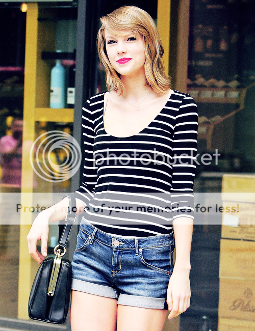 Taylor Swift street style summer shorts look
